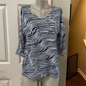 Lulu B Black /White sheer open up sleeves Top, small